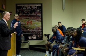 Robert Bentley meets with Auburn Football Team prior to their leaving for Pasadena