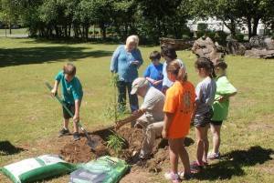 Garrett Reid helps Tom Hunter plant the Anne Sullivan Tree at Ivy Green