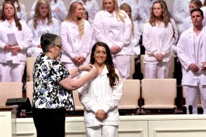 Graudates receive Reistered Nurse pins