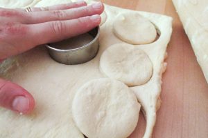 20140530-biscuits-cutting-thumb-610x406-403960