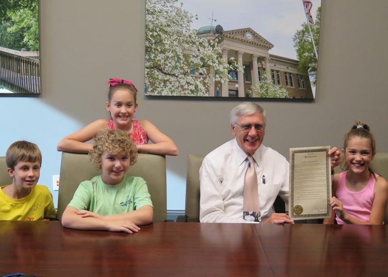 Standing: Emily Ableman Seated left to right: Landon Ruble, Tanner Cannon, Mayor Ronnie Marks, Aubrey Ableman 